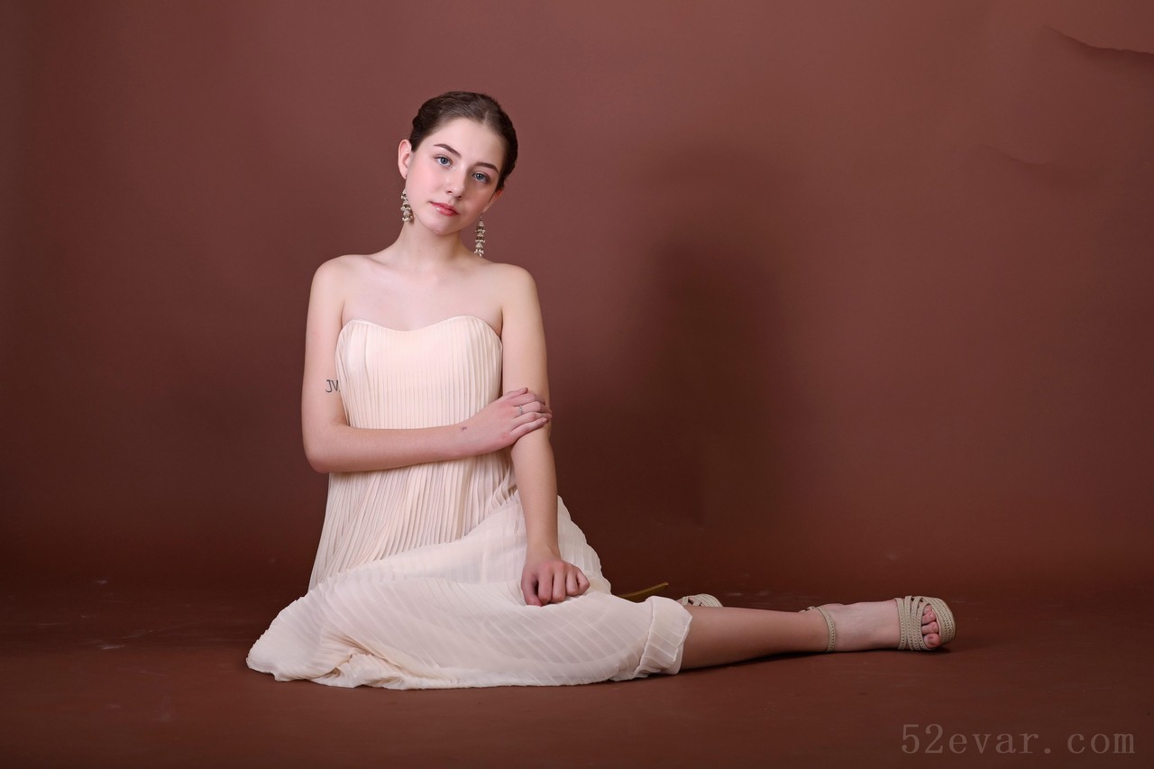 Alissa居家太太风写真