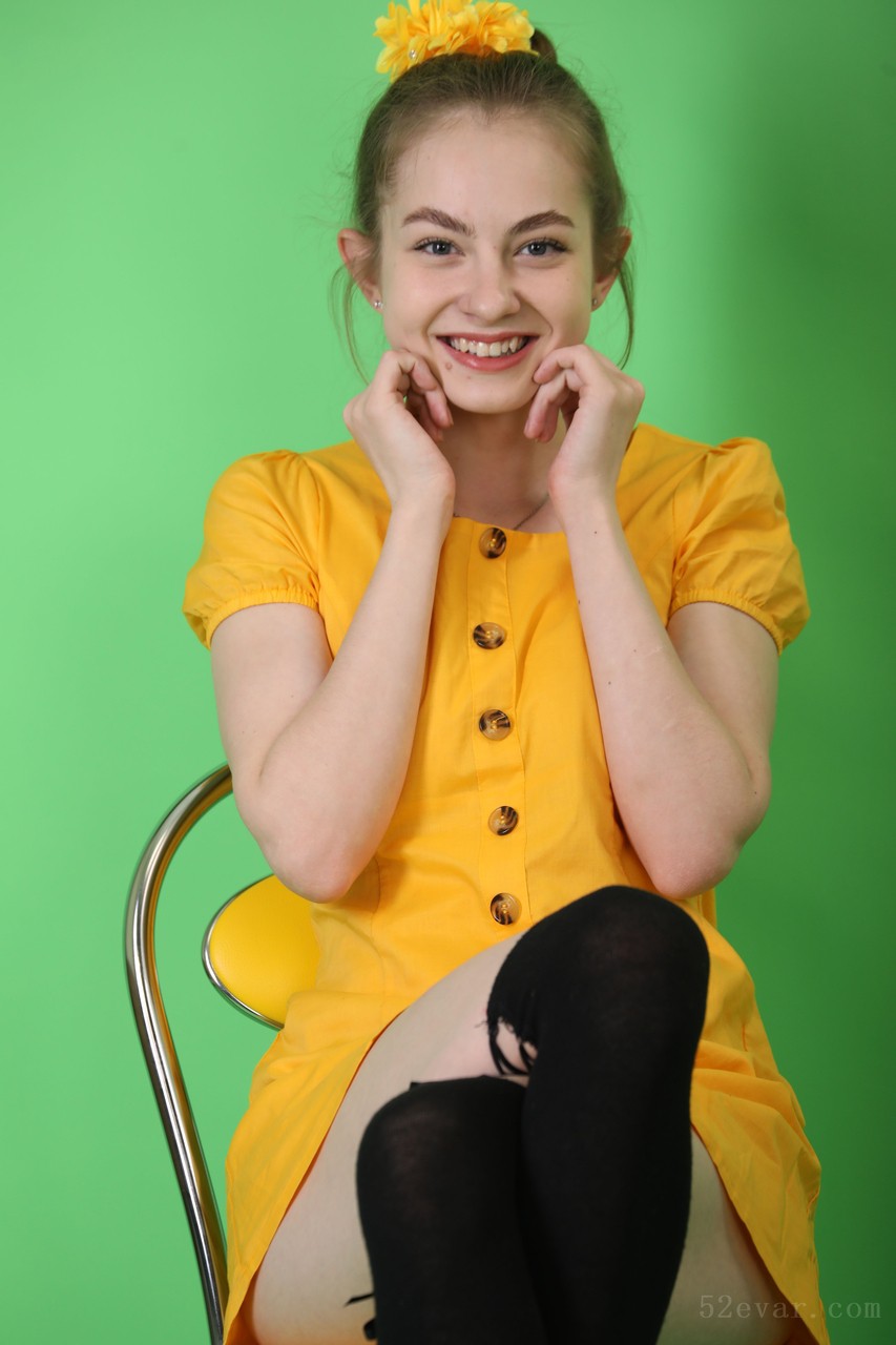 [236P+1V] Bella黑色短筒袜写真