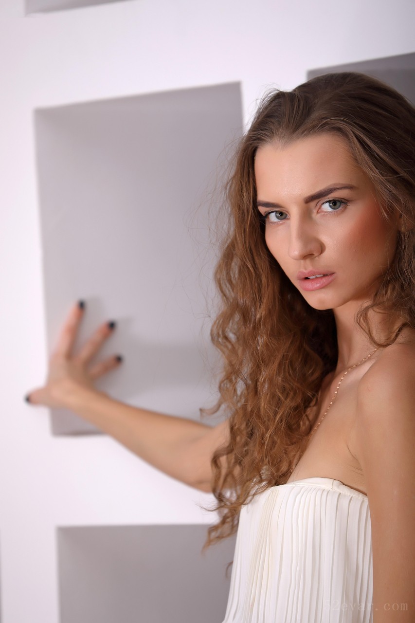 Marina白色纱裙写真