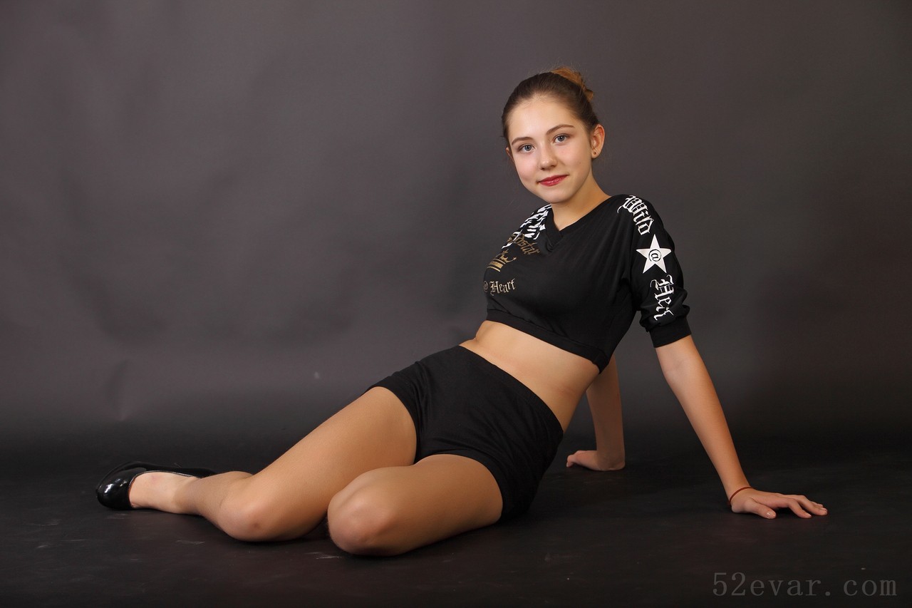 Alissa黑色系写真