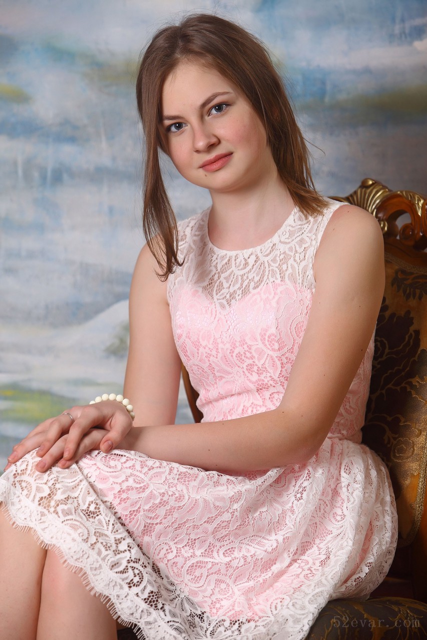 Bella粉色连衣裙写真