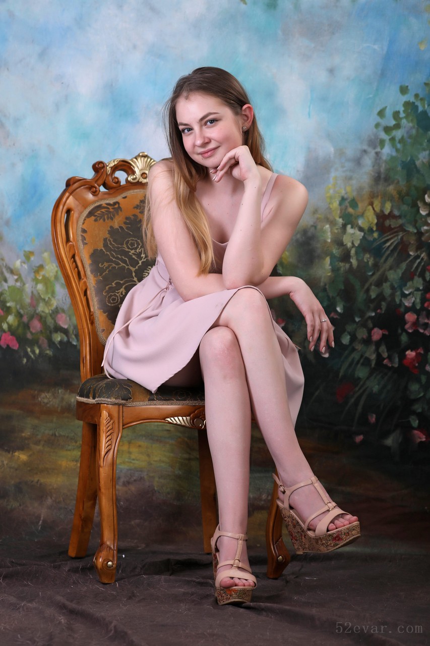 Bella粉色连衣裙写真