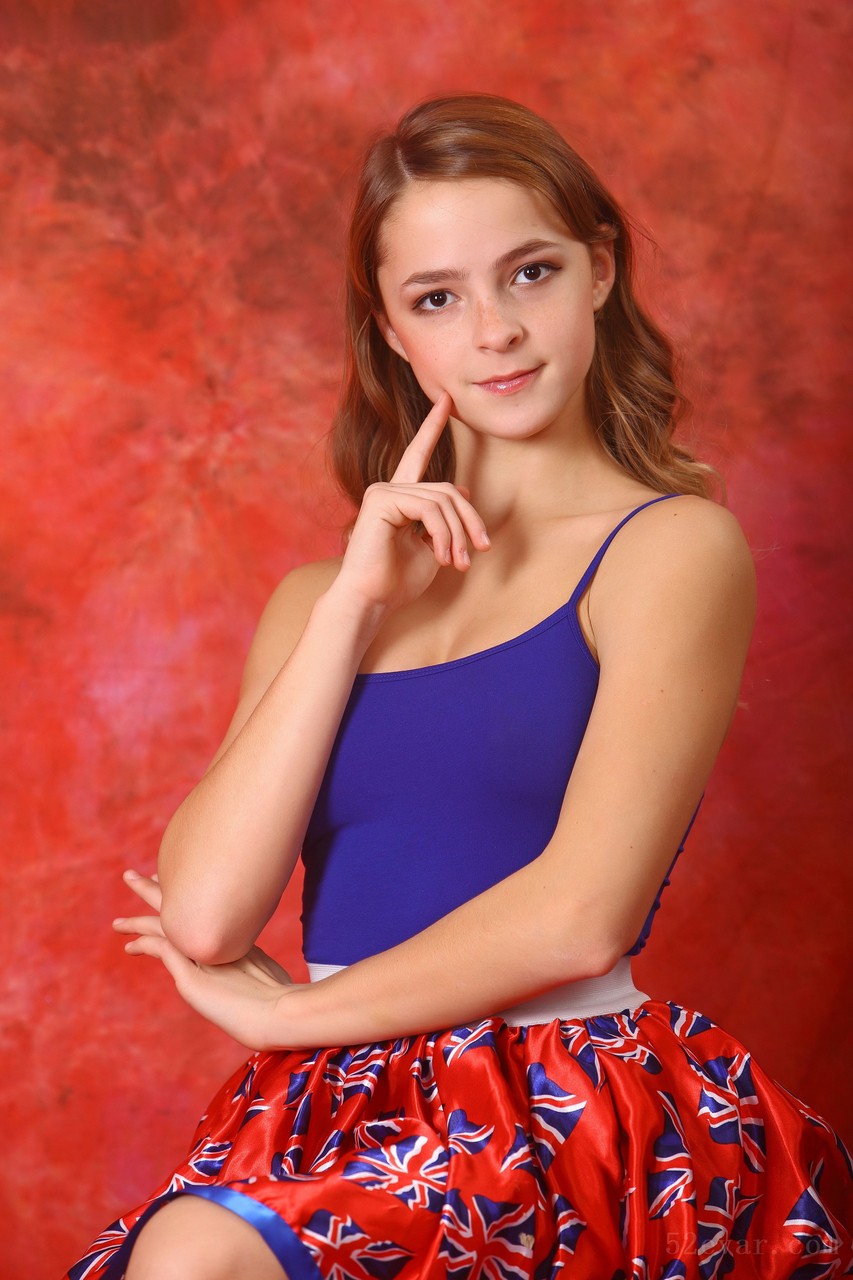 Eva红色裙子写真