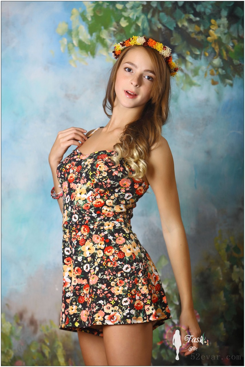 Eva五彩连衣裙写真