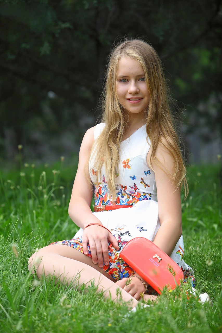 Hanna户外花丛写真