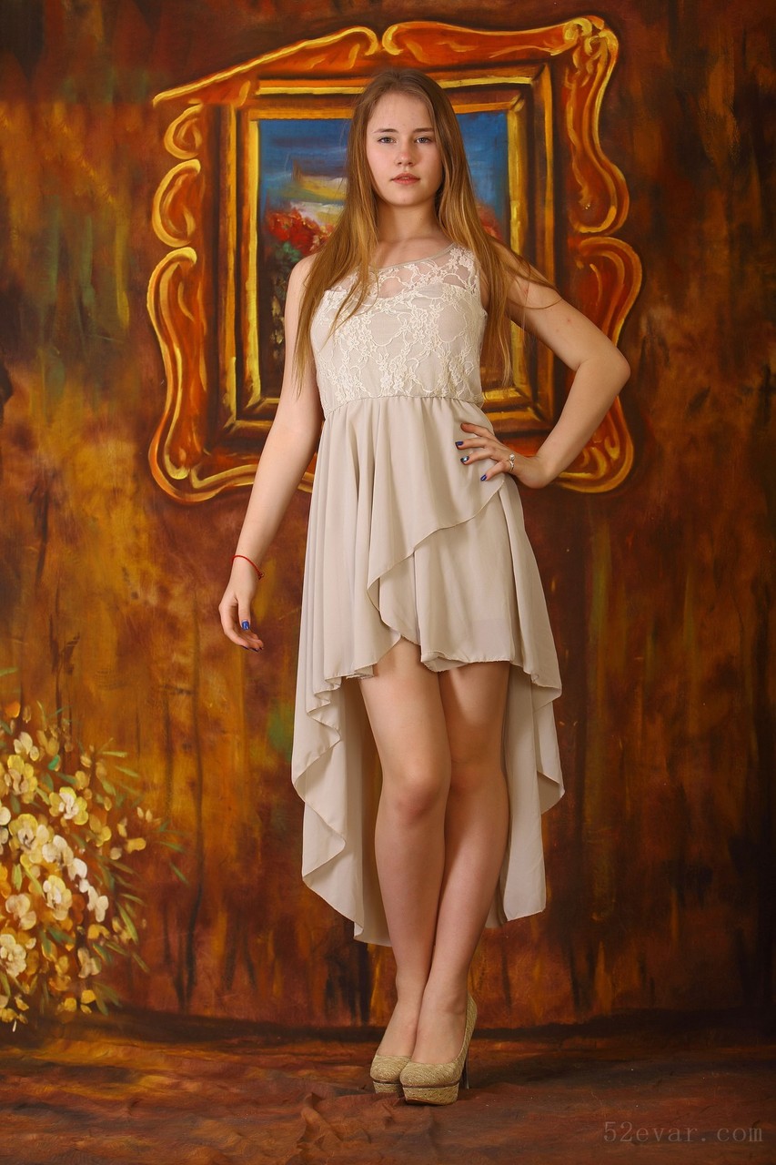 Hanna白色长裙写真