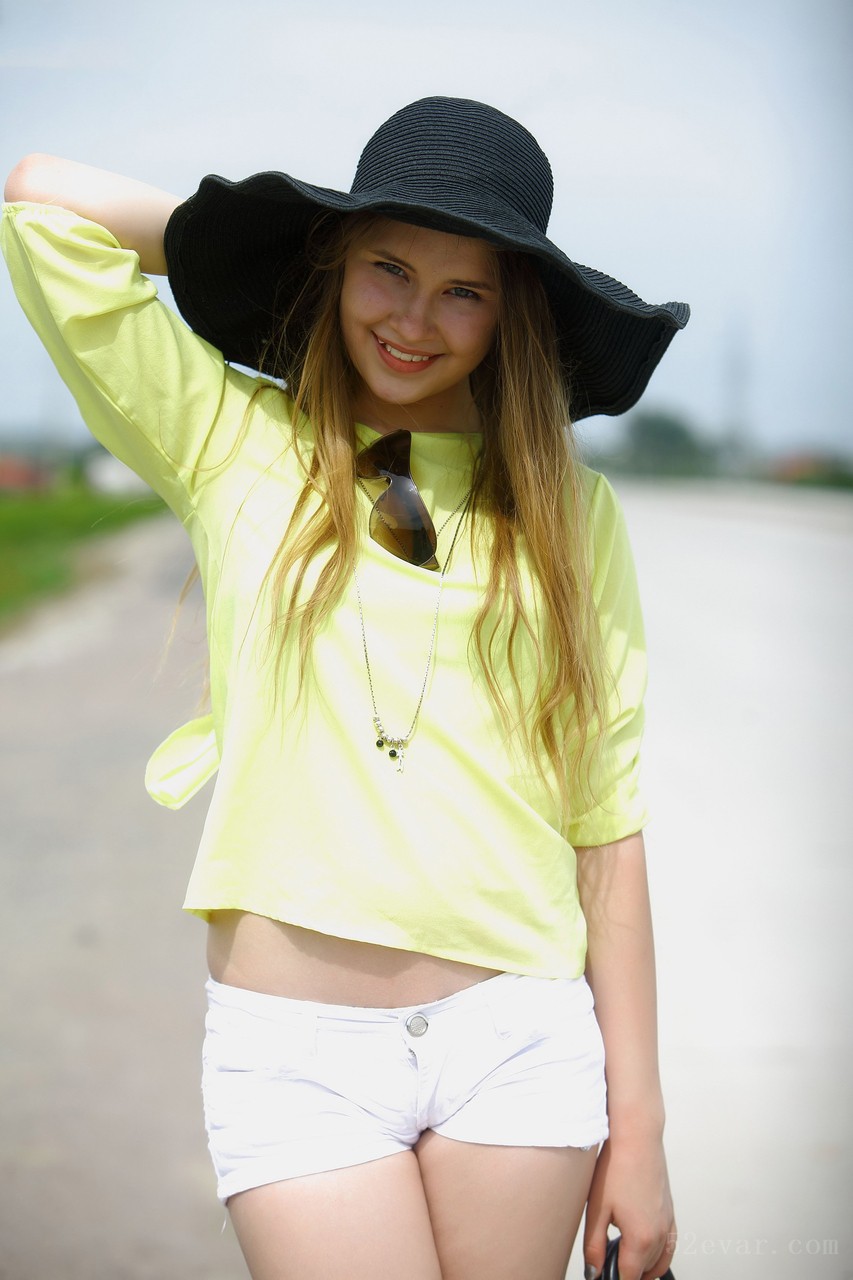 [98P] Hanna户外黑帽子写真