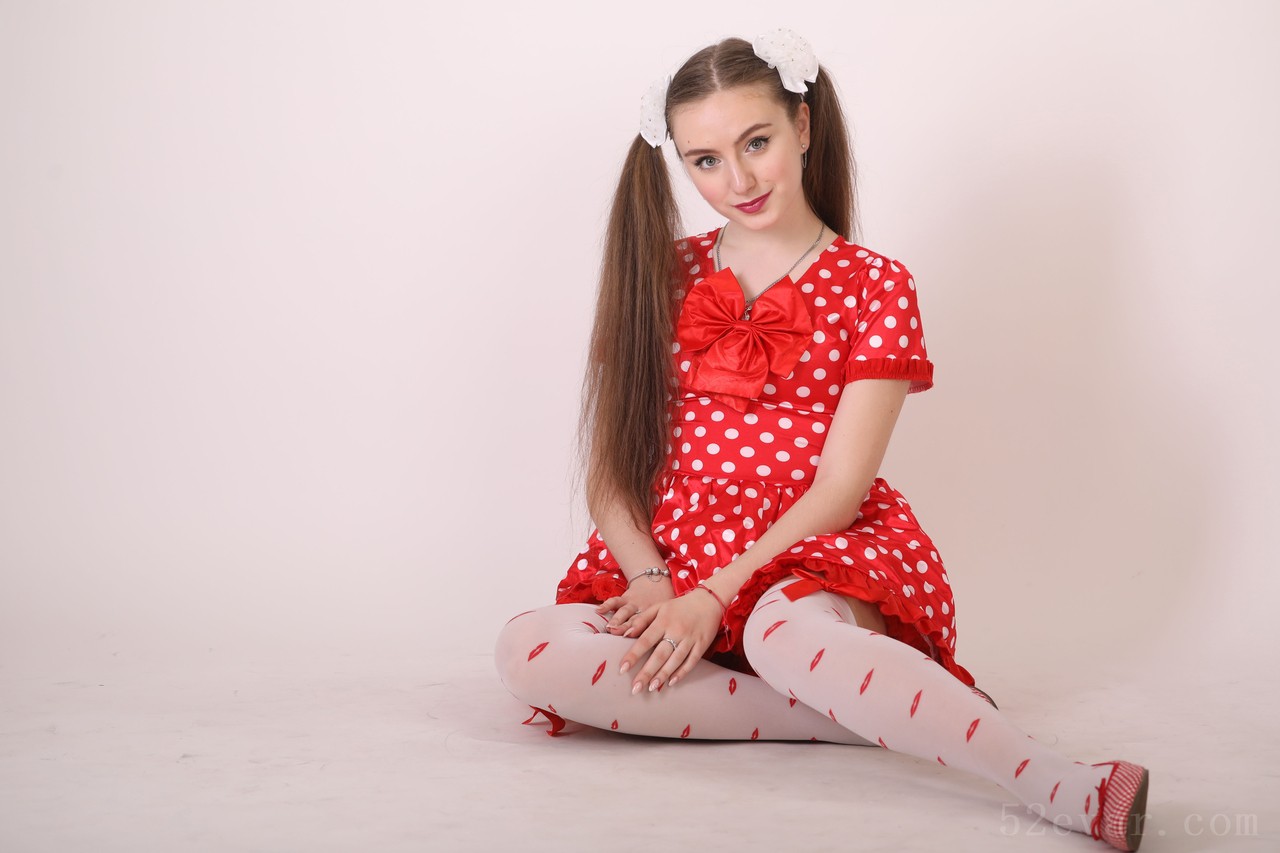 Katie双马尾红色连衣裙写真