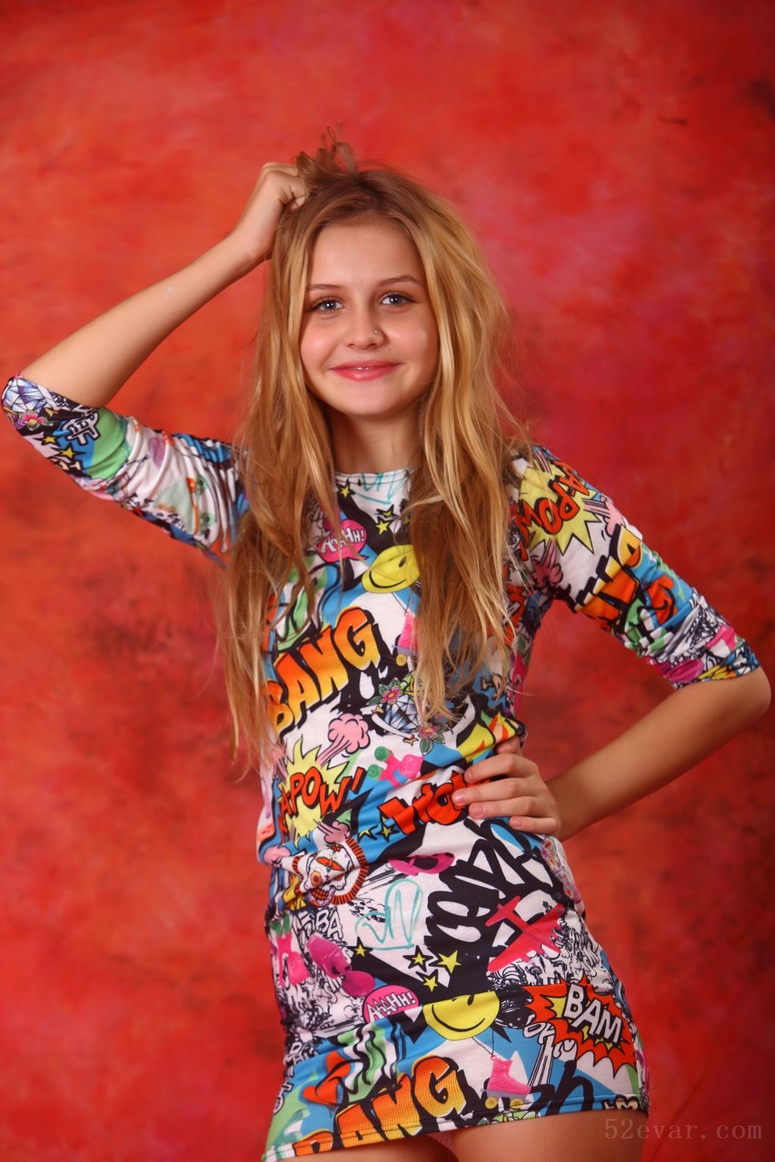 Mika彩色上衣写真