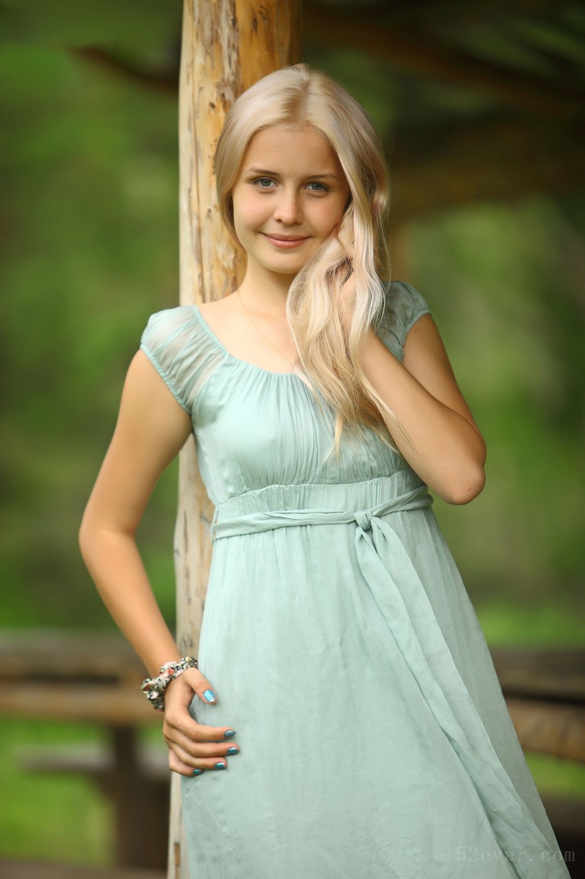 [154P] Mika草原长裙写真